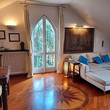 Elli Tops House For Trip To Portofino, 5 Terre